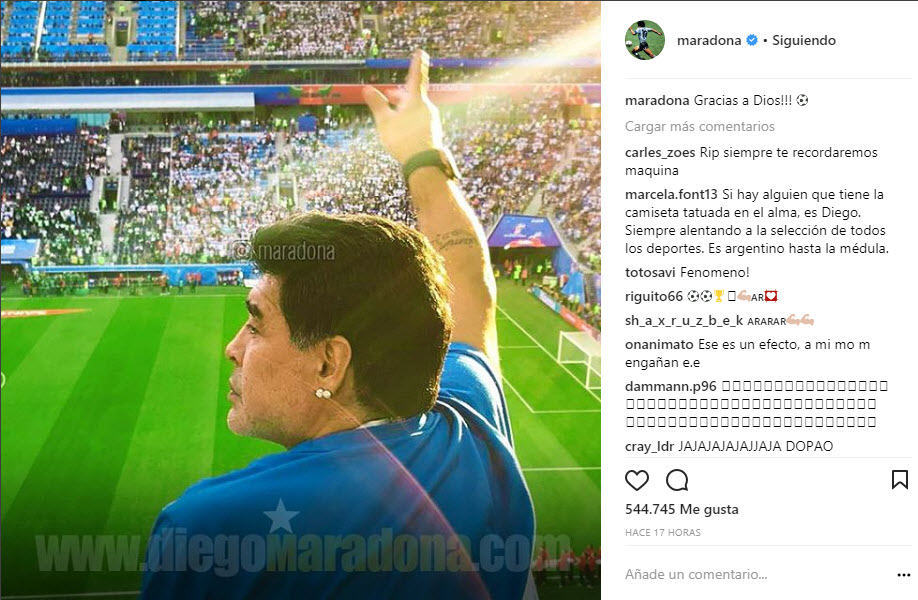 Maradona agradeciendo a dios