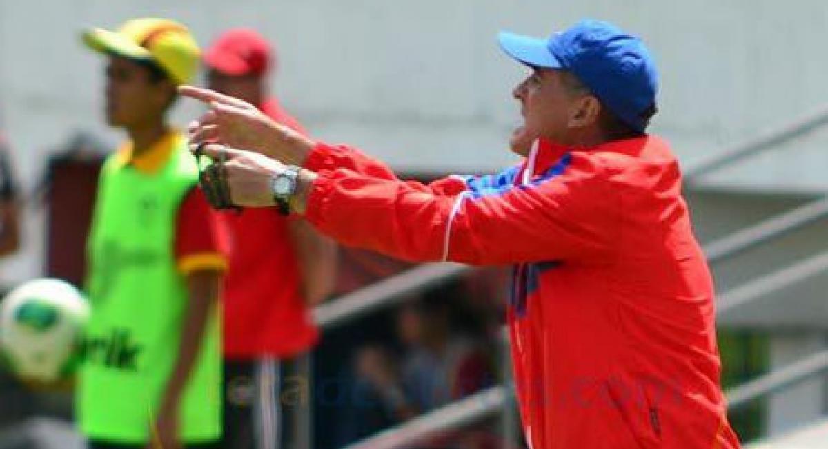 Fútbol Ecuador Serie B Roque Alfaro dejó de ser el timonel de Olmedo