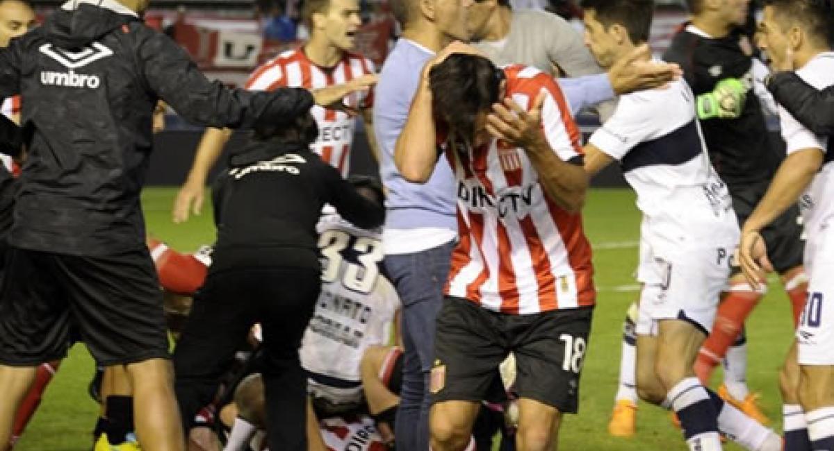 Futbol Sudamerica Campeonato Argentino Estudiantes Vs Gimnasia Suspendido Por Golpes Y Patadas Entre Los Futbolistas Videos Tera Deportes