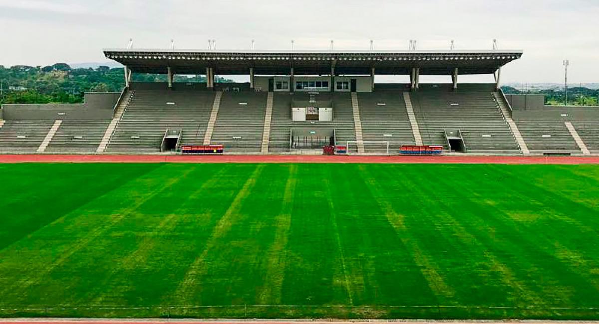 Serie A La cancha de césped natural del Estadio Christian Benítez está lista y en la inauguración jugará Valderrama junto a otras figuras | Tera Deportes